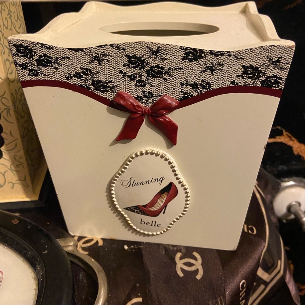 Elegant White and Red lace Decorative  tissue Box
